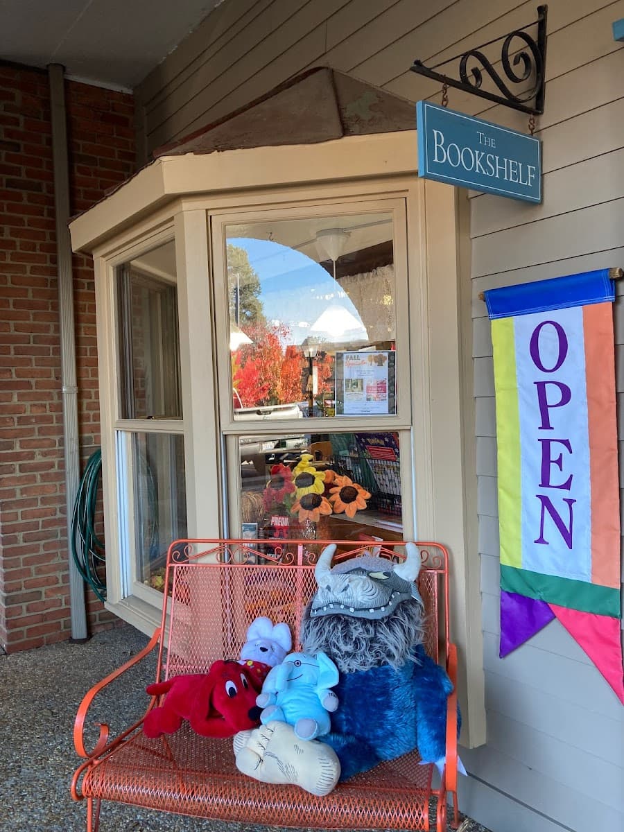 Exterior photograph of Bookshelf, Madeira, Ohio. Credit: Bookshelf via Google.
